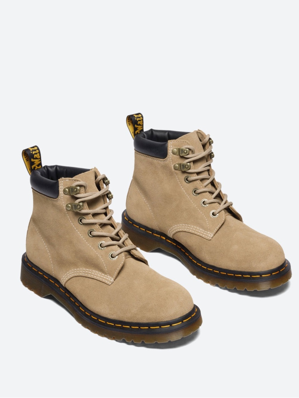 Dr. Martens

Color: Savannah Tan Bronx